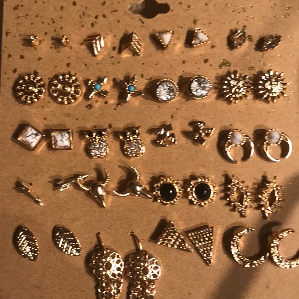 3/50$ NWT 20 PAIRS of Fashion EARINGS